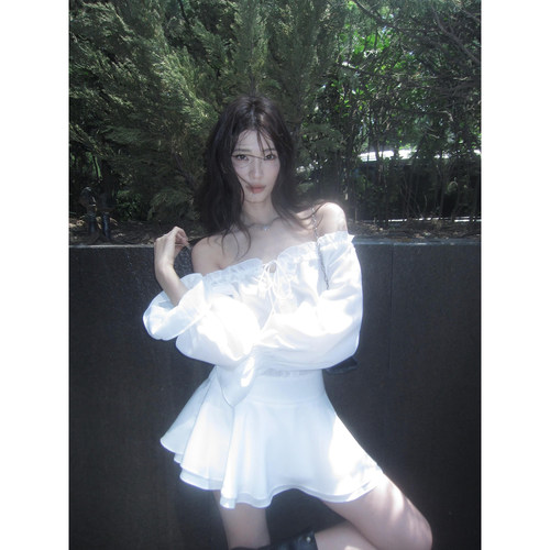 辰米范 美神降临 滤镜仙女短裙设计感一字肩连衣裙收腰茶歇小白裙