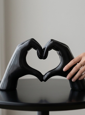 创意心形手势黑色陶瓷家居摆件