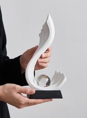 现代简约抽象树脂装饰摆件