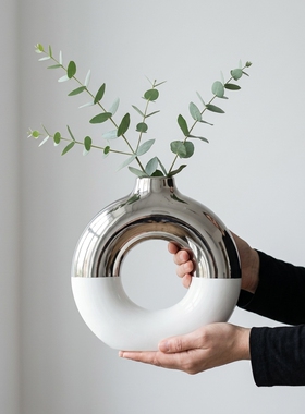 轻奢现代简约半月包玻璃花瓶摆件