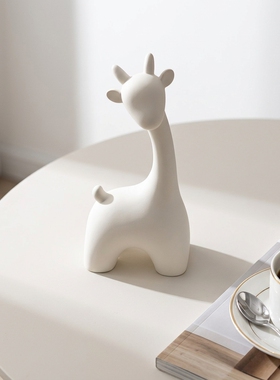 白色长颈鹿树脂桌面摆件