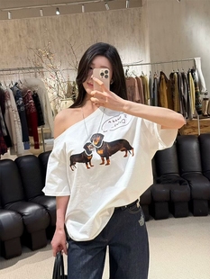 BrandyGirl新款美式腊肠狗一字露肩bm短袖T恤女宽松斜肩印花上衣