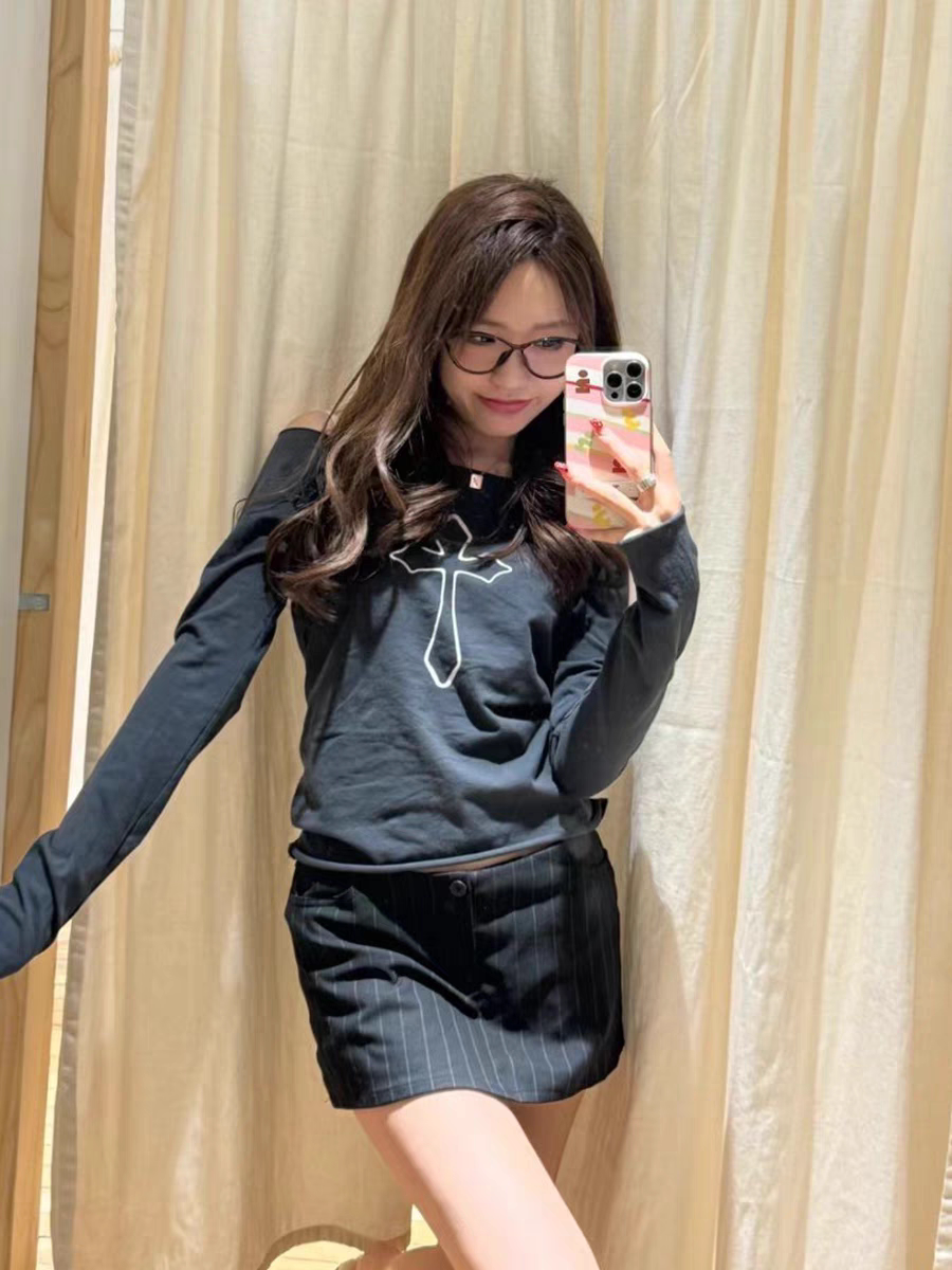 BrandyGirl美式一字肩十字印花长袖T恤bm打底衫女卷边辣妹上衣潮
