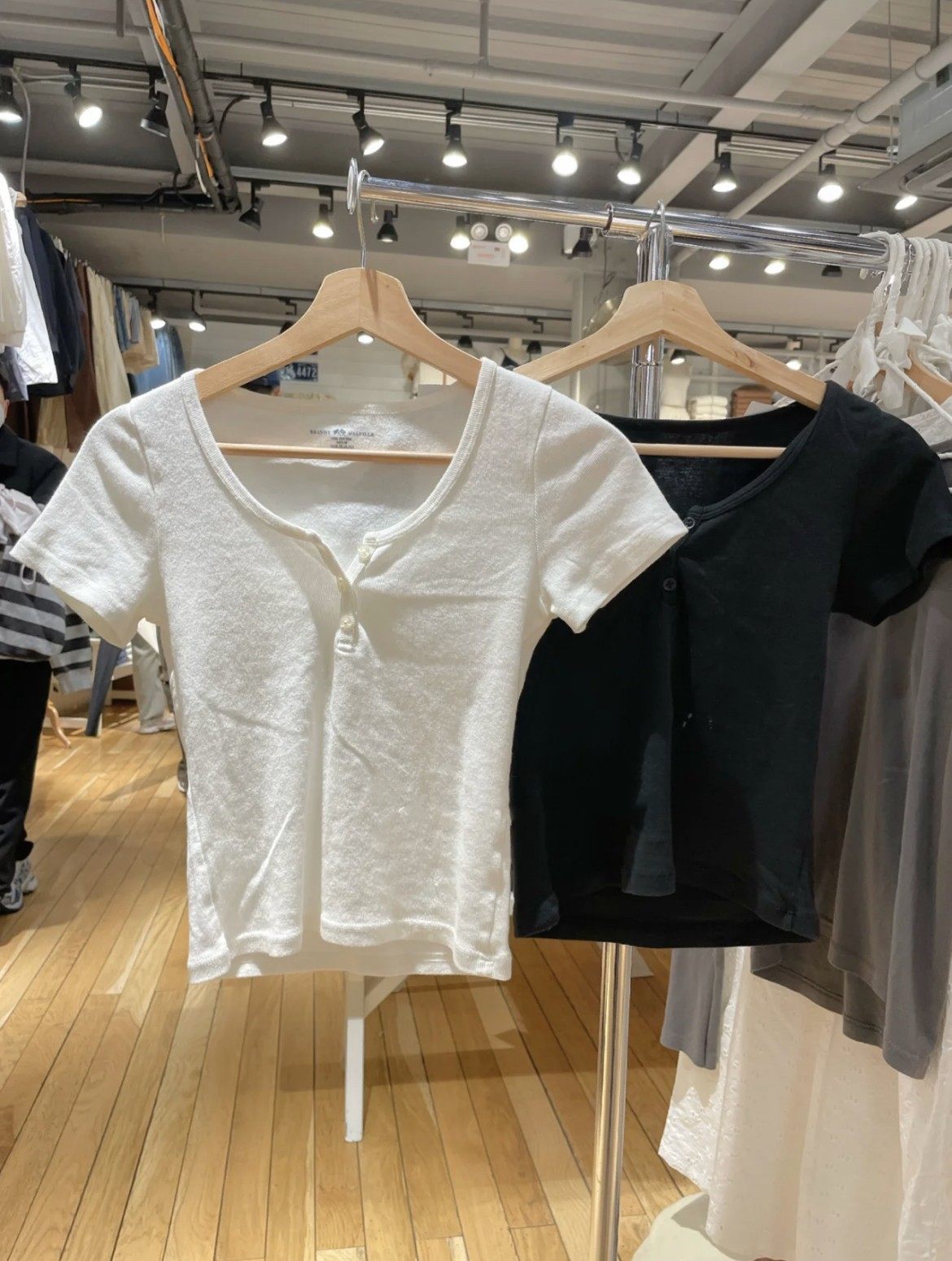 Brandy Girl新款美式复古三粒扣修身T恤女bm短袖短款辣妹风上衣潮,女装/女士精品,T恤,淘宝优惠券,粉丝福利购,淘宝优惠卷