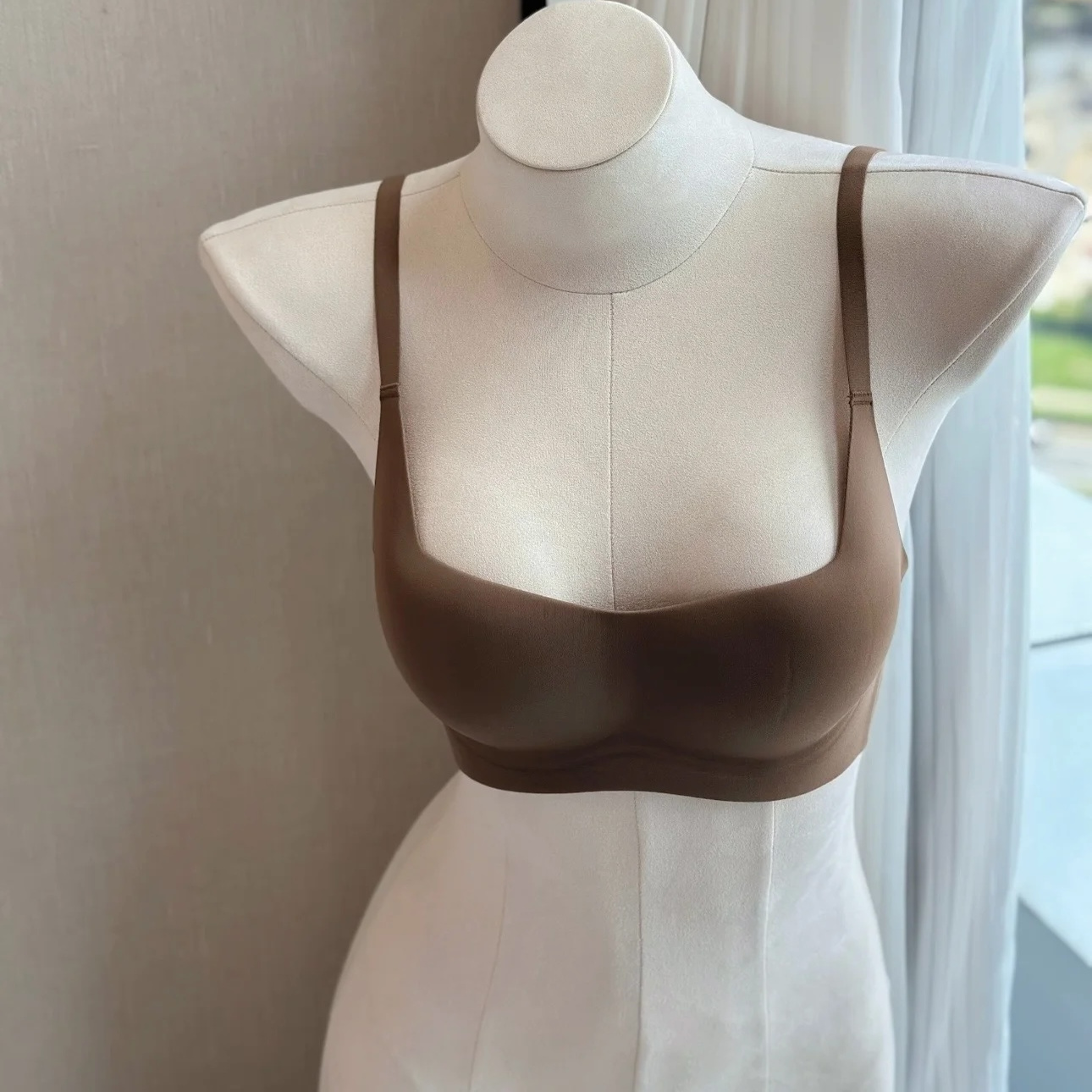 无痕方领裸感小胸聚拢内衣女上托防下垂软支撑无钢圈收副乳文胸罩