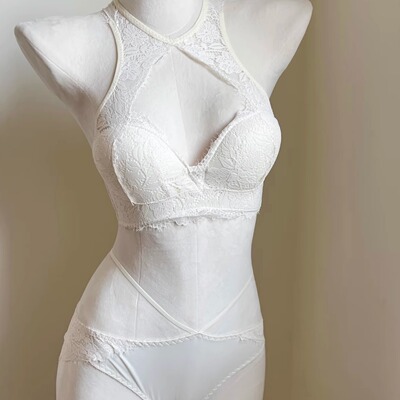 挂脖内衣女法式蕾丝2025新款爆款小胸聚拢性感纯欲风美背文胸套装