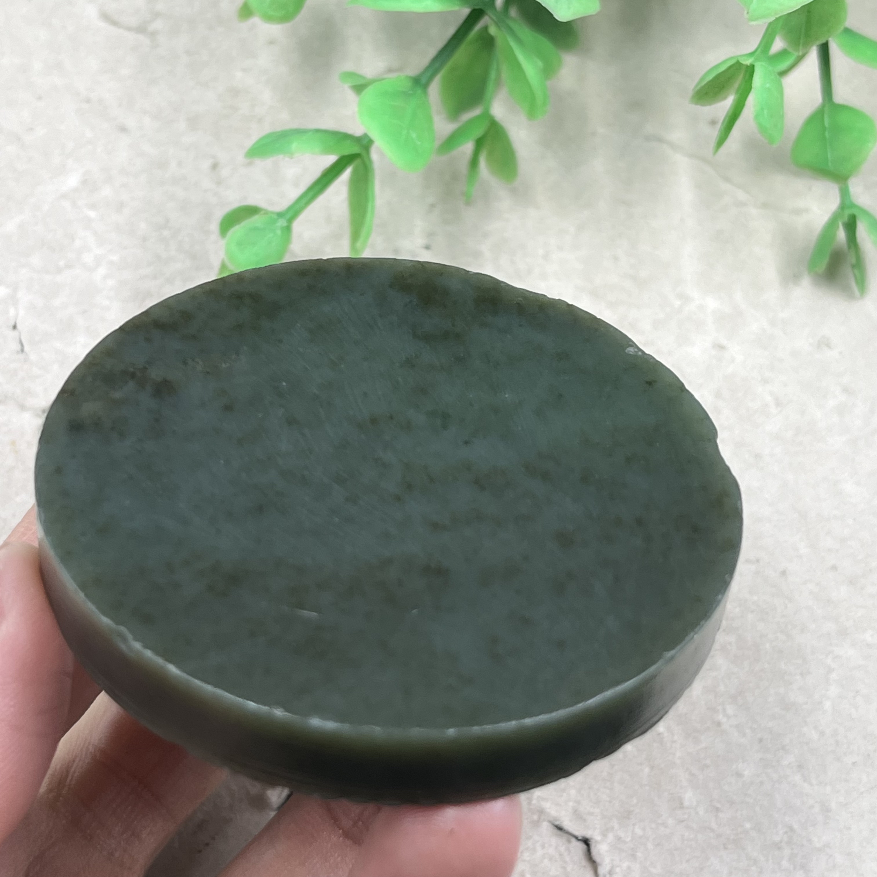 新疆和田玉青玉手镯芯圆牌边角料茶托玉石料下脚料包邮71克ta