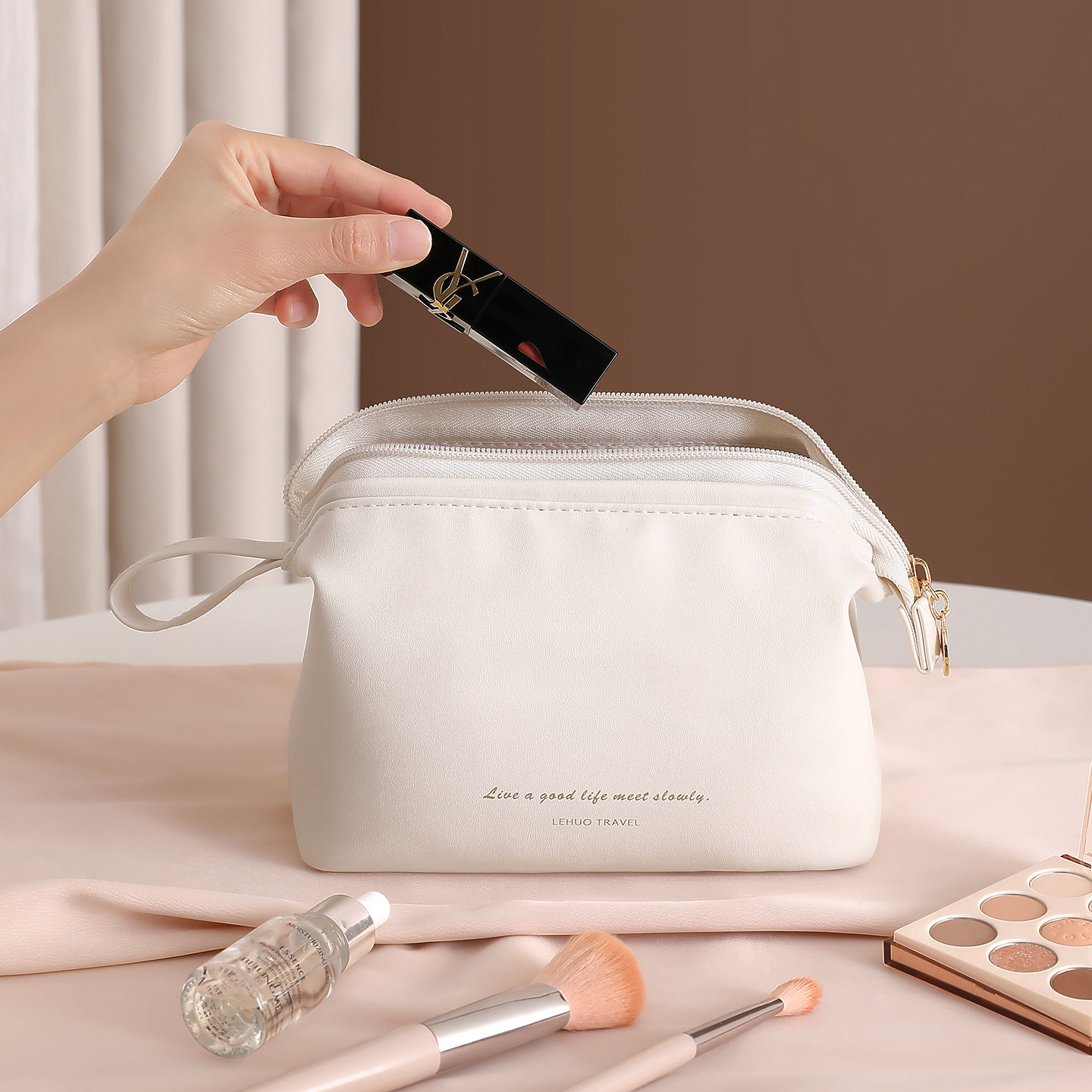 化妆包便携女化妆收纳包新款外出旅行洗漱包大容量多功能补妆包