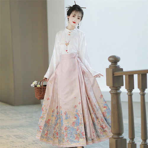 明制汉服女春秋织金妆花马面裙