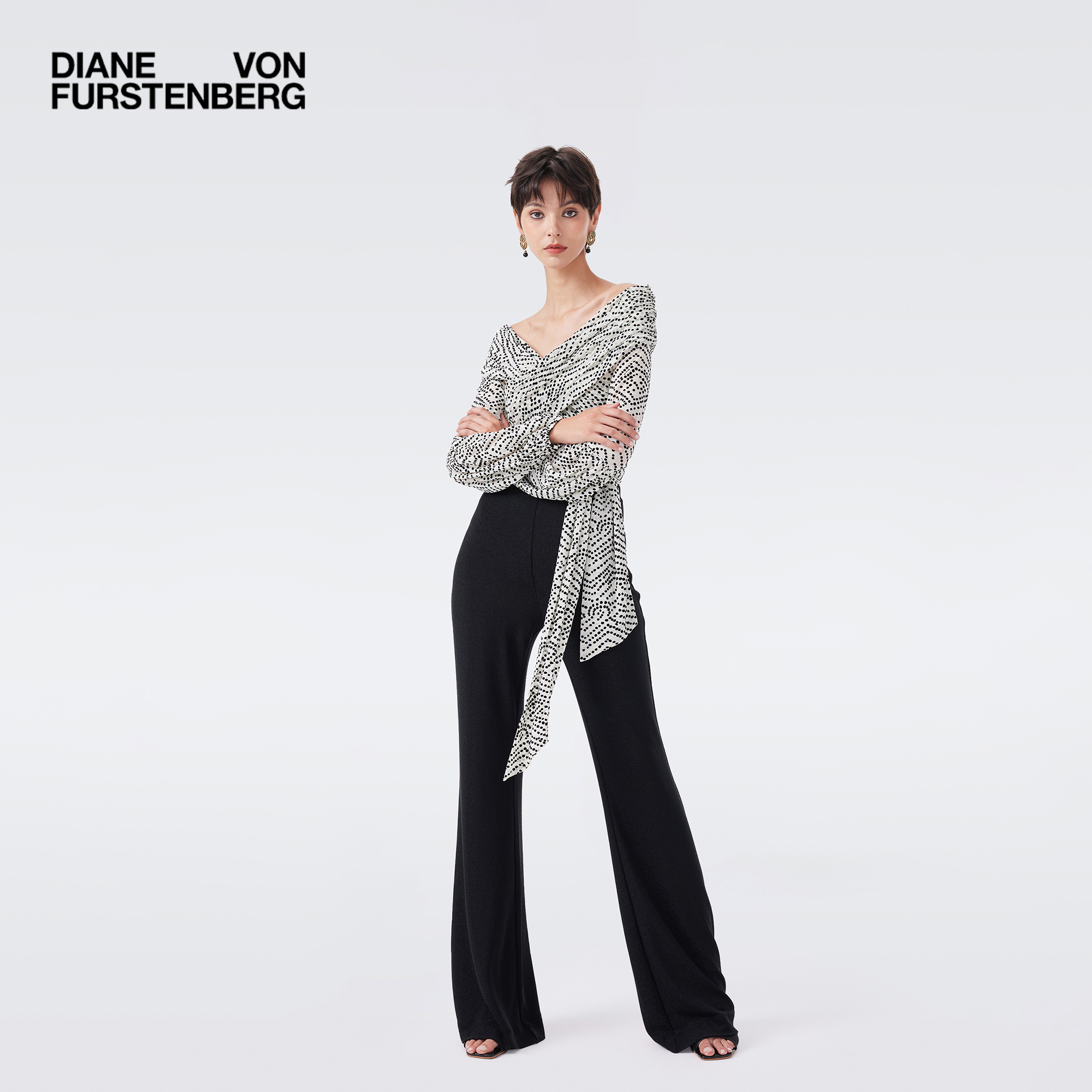 DVF2026早春新品金属黑色金属针织喇叭裤PL4T001