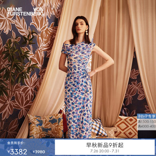 [弹力网纱]DVF2026早秋新款淡紫海岛铃兰碎花斜肩连衣裙DS2U027
