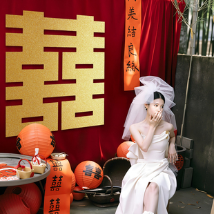 结婚喜庆背景区装饰中式婚礼拍照酒红布幔金色喜字贴农村院子布置