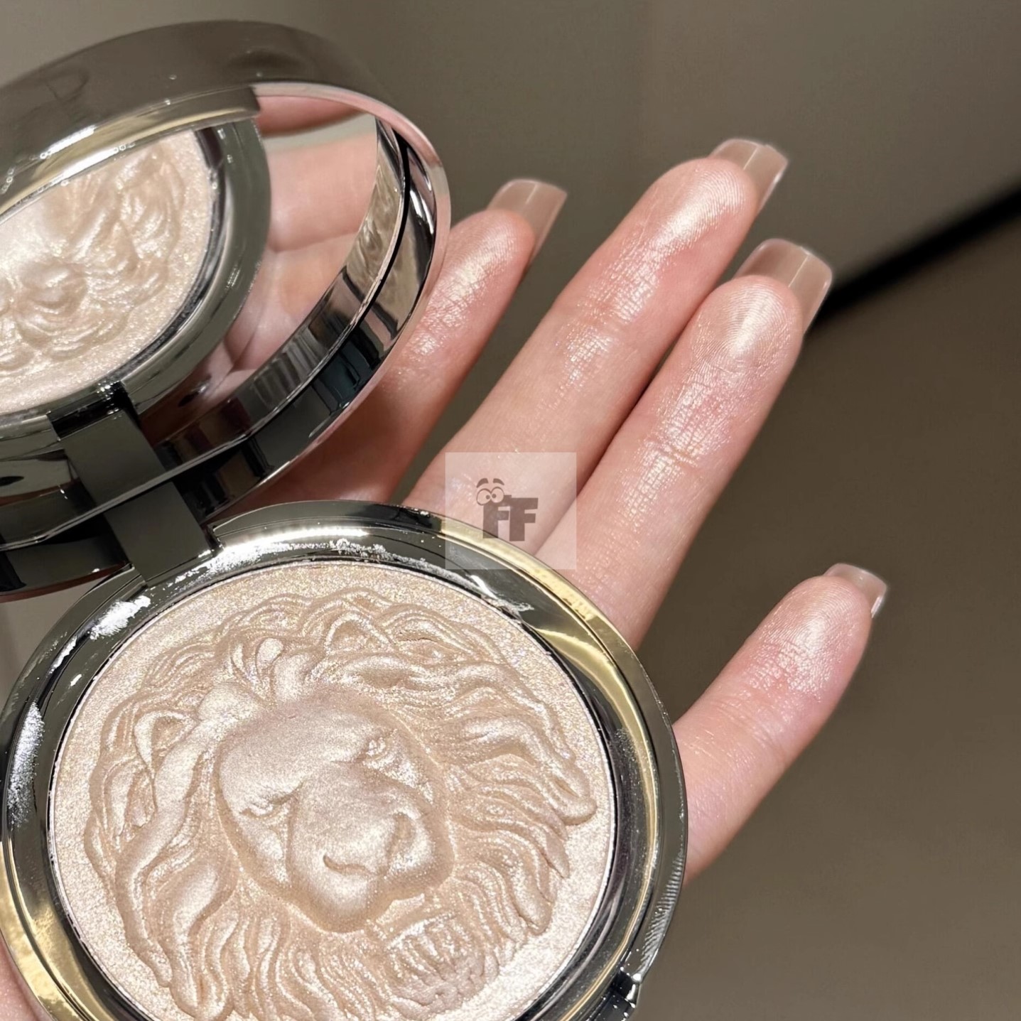 巨大巨好用!狮子生姜高光细闪修容一体盘两用闪粉脸部提亮三合一