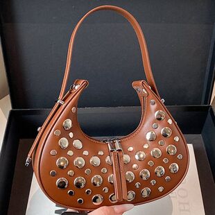 铆钉腋下包2026春季新款韩版时尚高颜值单肩包休闲女士个性饺子包
