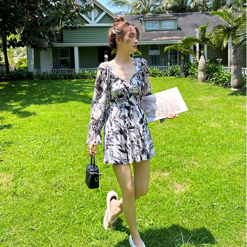 2024新款游泳衣女微胖女孩遮肉保守性感连体显瘦聚拢大码泡温泉