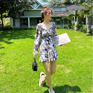 2025新款 泡温泉 游泳衣女微胖女孩遮肉保守性感连体显瘦聚拢大码