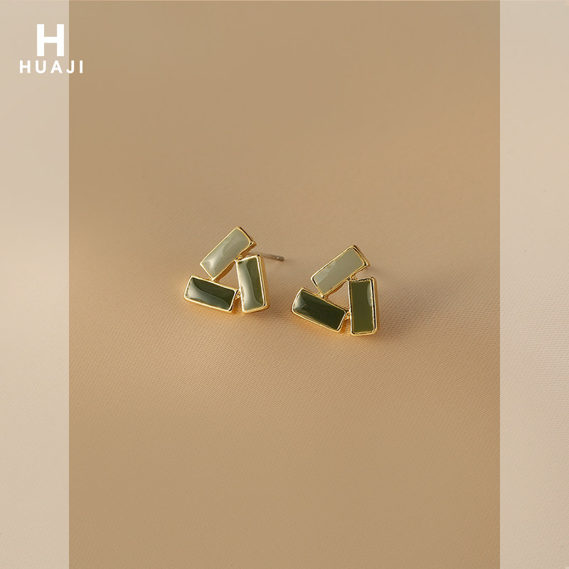 花迹绿色几何三角耳钉女2026新款洋气简约百搭耳环复古港风耳饰