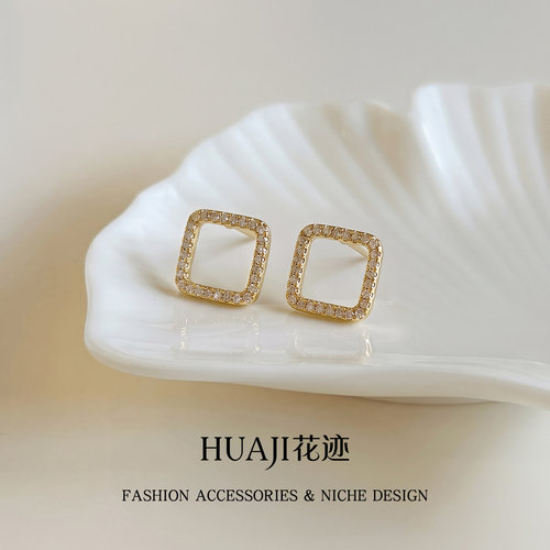 花迹轻奢金色方形小巧百搭耳钉