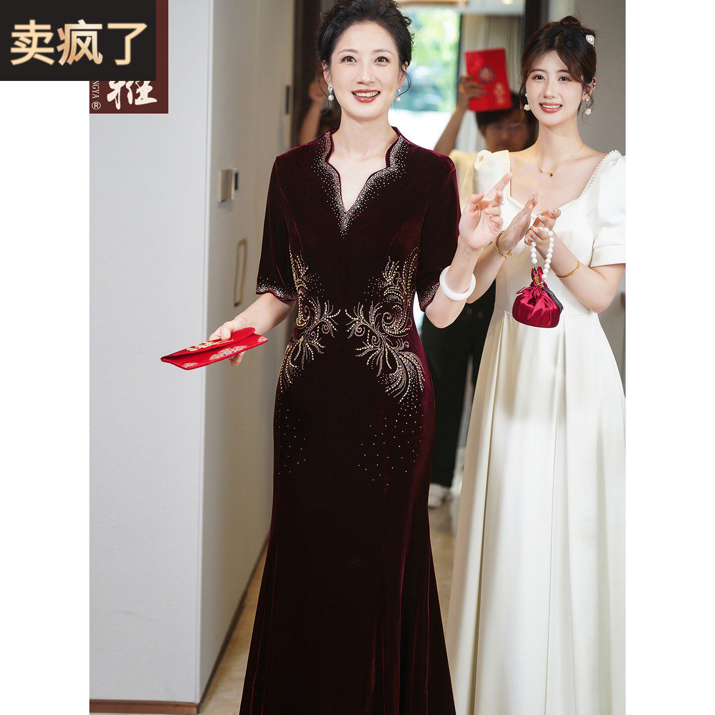 喜婆婆婚礼金丝绒V领手工钉珠高定礼服长裙婚宴妈妈装修身敬酒服