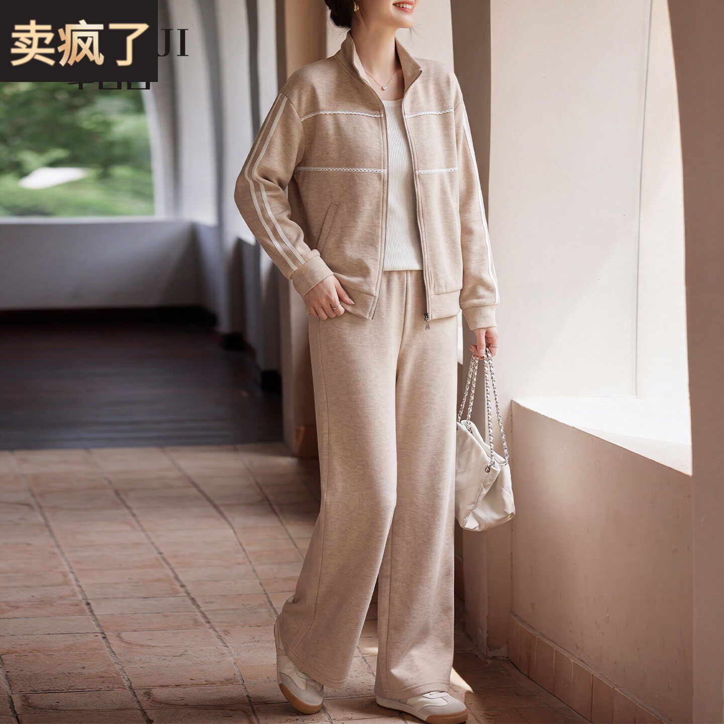 今年流行妈妈套装洋气秋装运动服两件套女中老年女士宽松大码外套