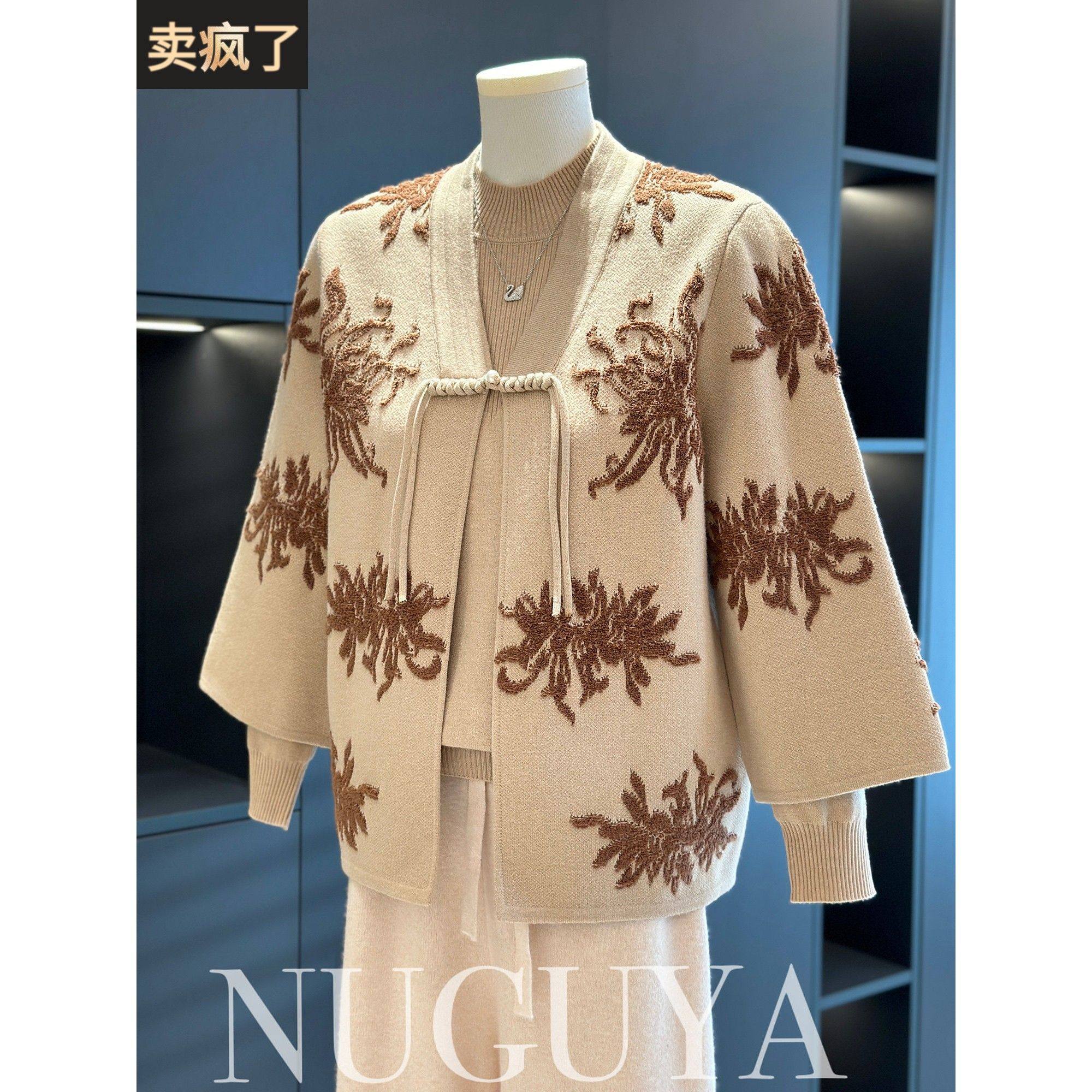 中老年针织衫女两件套2025年春秋新款上衣大码洋气妈妈装刺绣套装