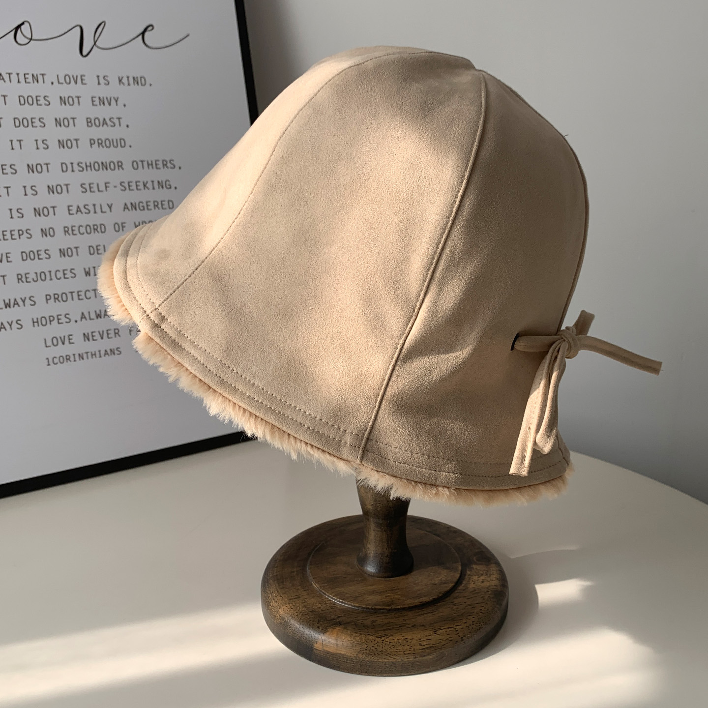 麂皮绒渔夫帽女秋冬素颜水桶帽