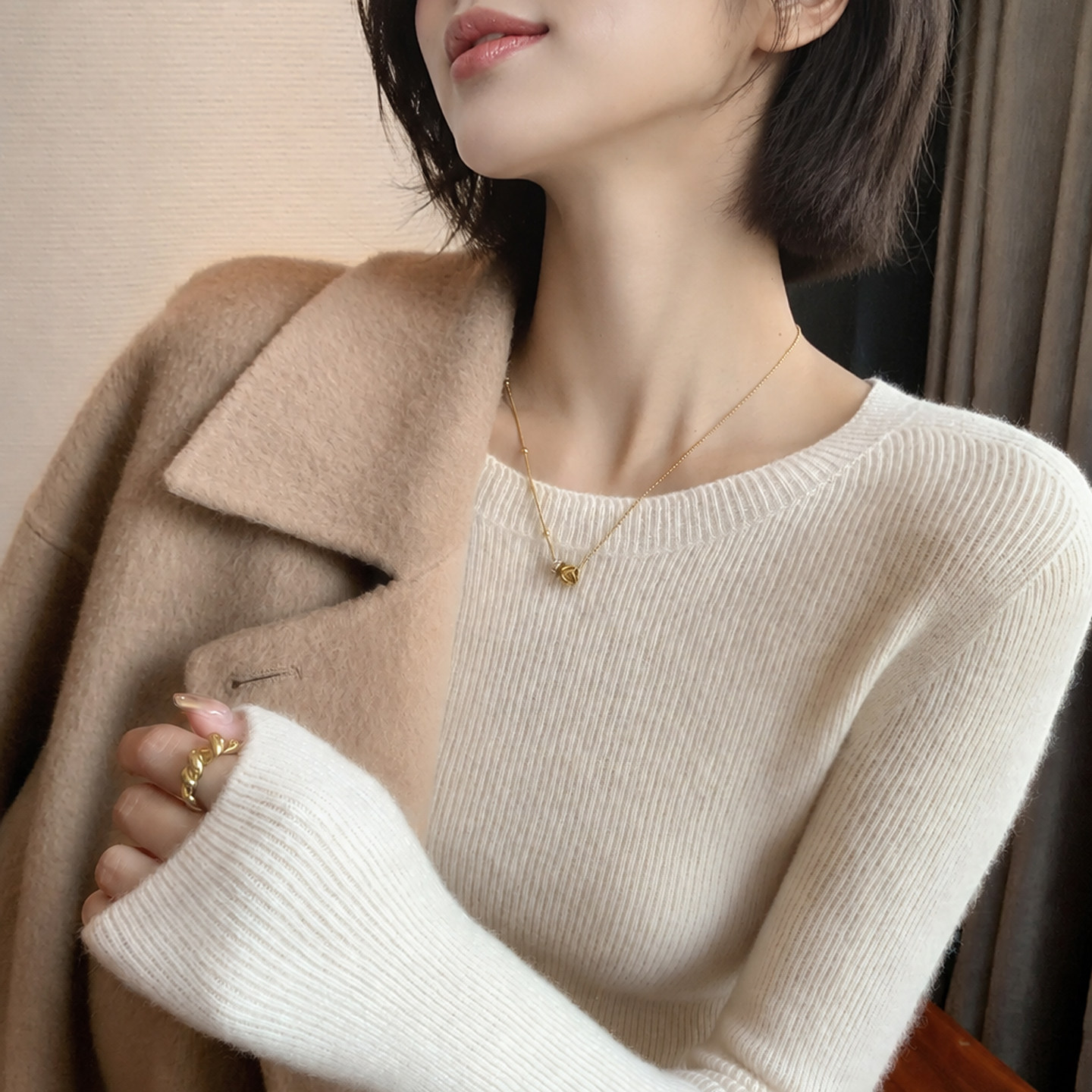 配大衣的一线成衣圆领毛衣女秋冬内搭修身显瘦百搭紧身针织打底衫