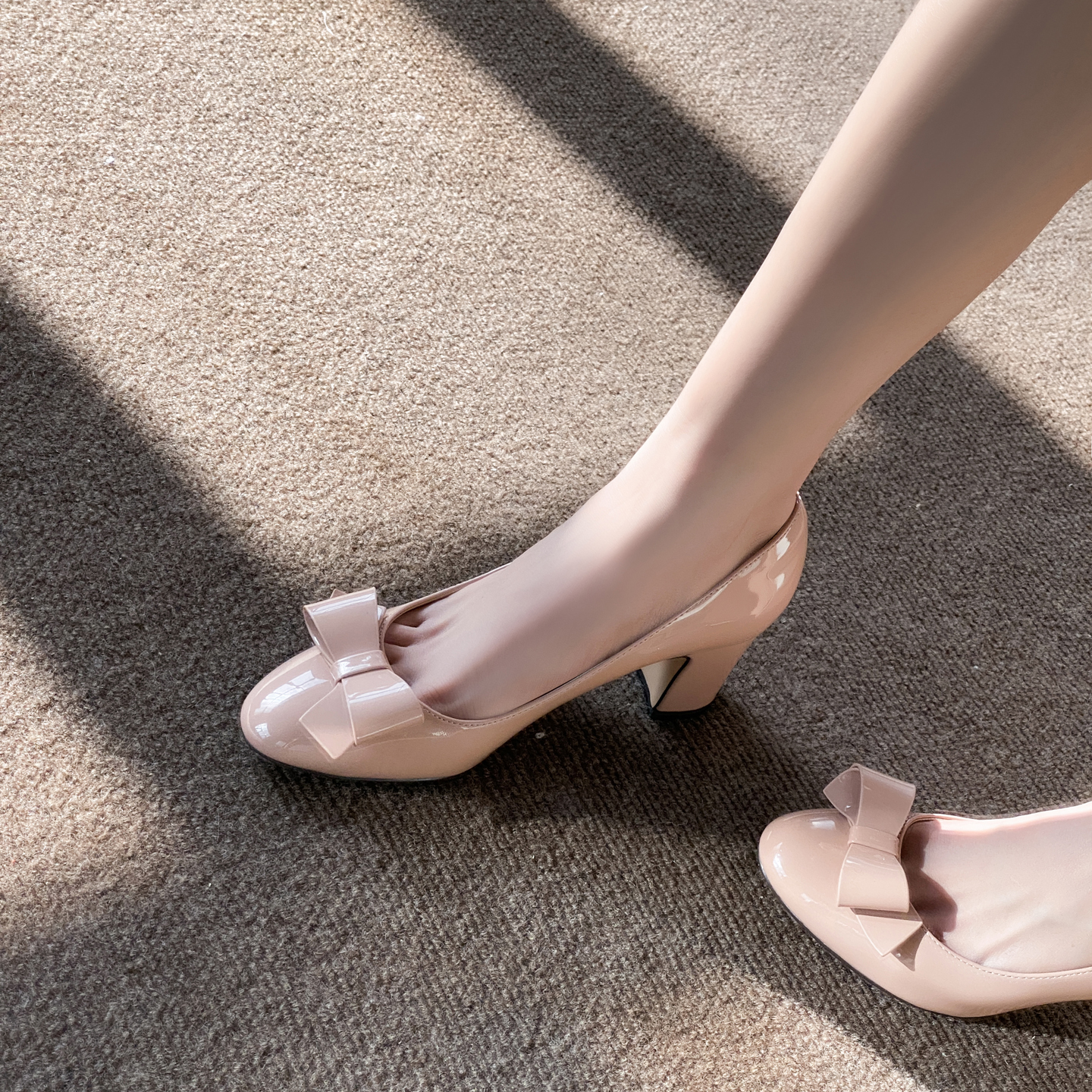 2025年裸色圆头蝴蝶结性感百搭不累脚法式粗跟高跟鞋中跟单鞋秋季