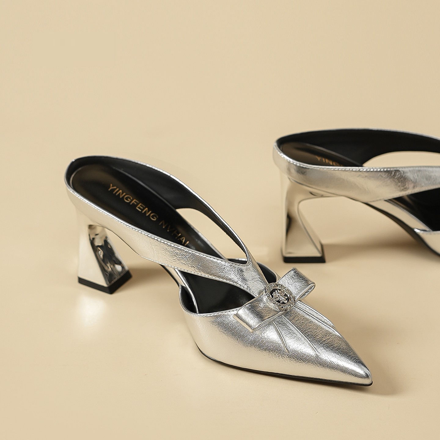 银色高跟鞋女2025夏季新款粗跟外穿镂空时尚配裙子高级感半包拖鞋