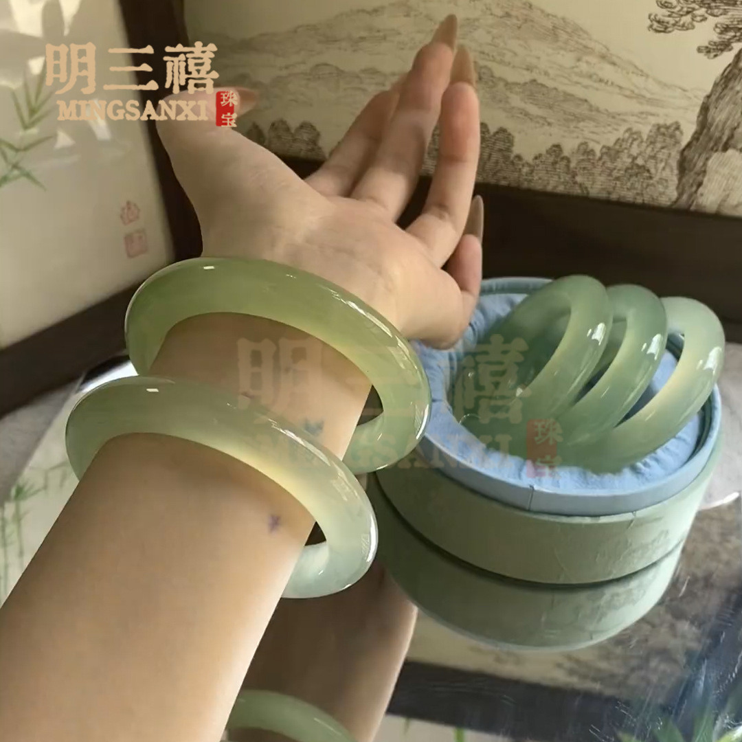 冰种晴水色天然岫玉手镯女款