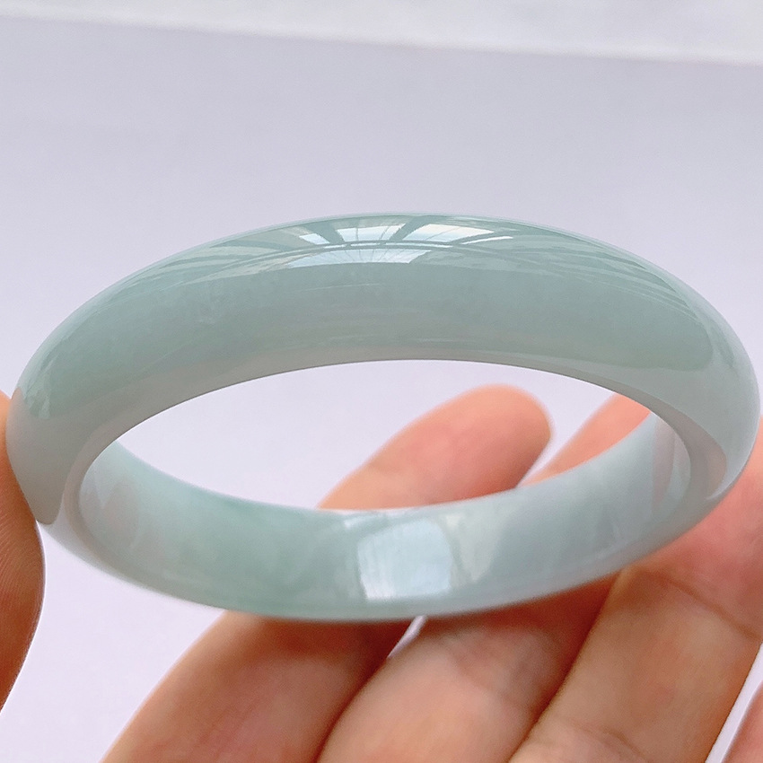 老坑冰种翡翠宽版飘绿手镯