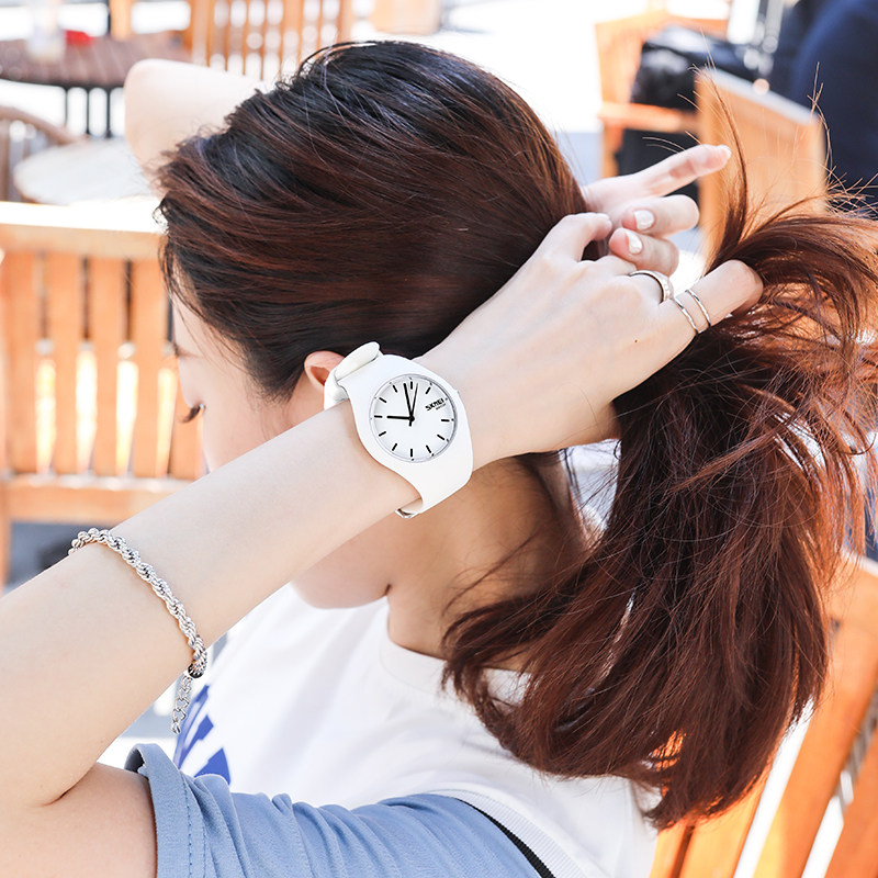 手表女款学生潮流休闲小众轻奢气质防水高中情侣简约运动石英手表