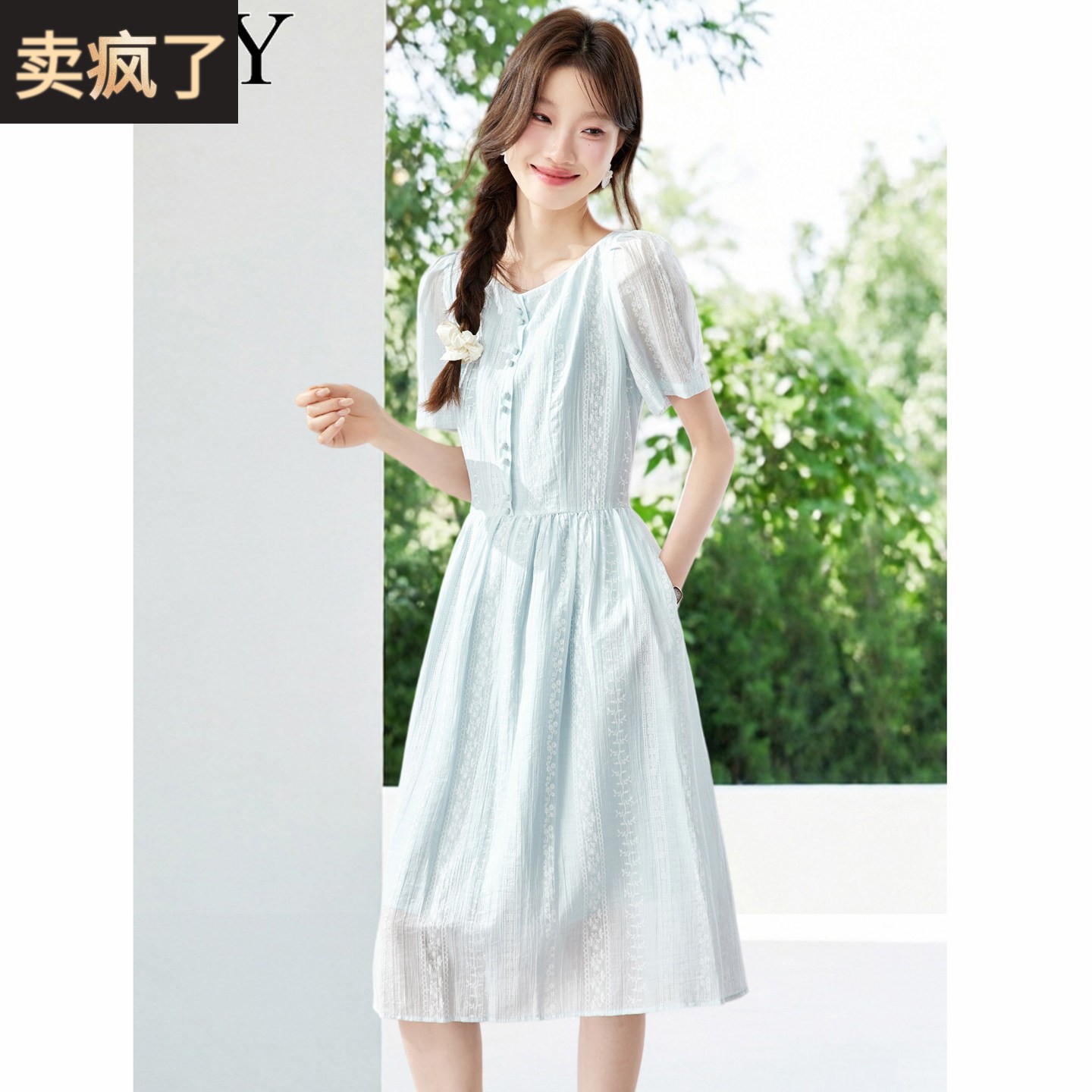2026夏日新款法式淑女漂亮泡泡袖收腰连衣裙气质别致显瘦刺绣裙子