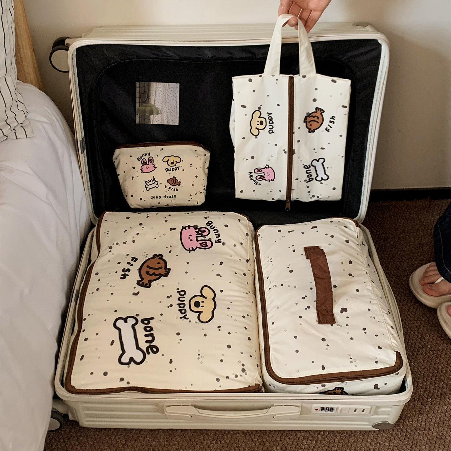 原创小狗旅行收纳袋衣物内衣内裤收纳包行李箱防水分装袋旅游神器