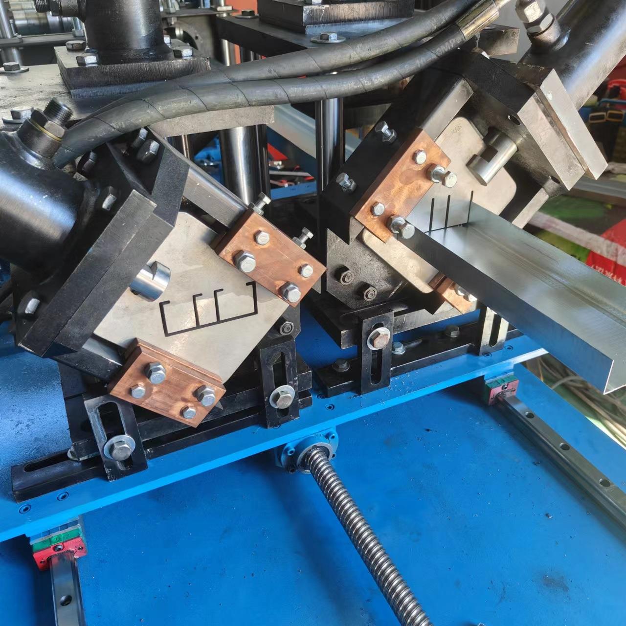 多规格一体龙骨机器C/U装修龙骨设备不停机切断龙骨压瓦机