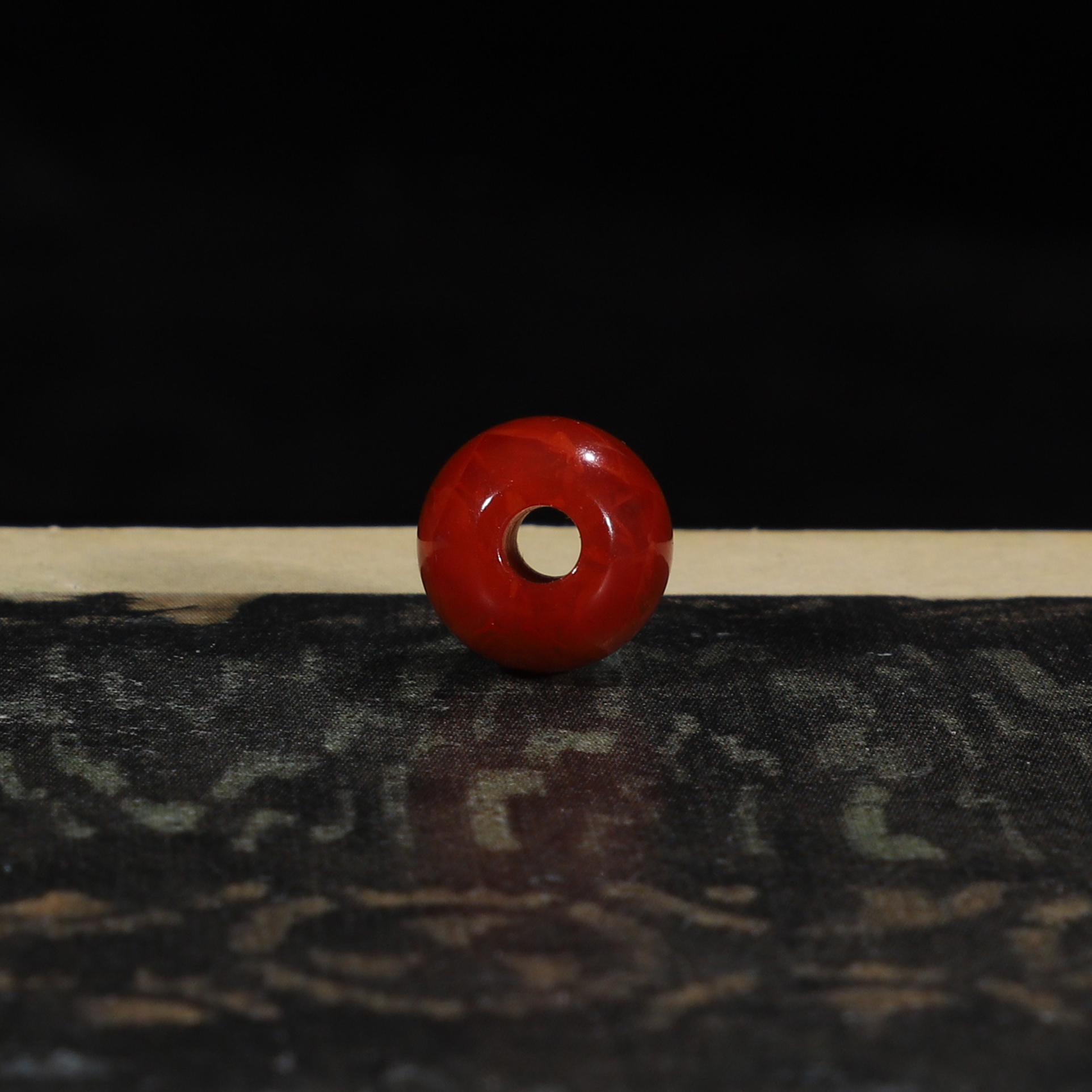 南红火焰纹大孔珠直径8.2mm