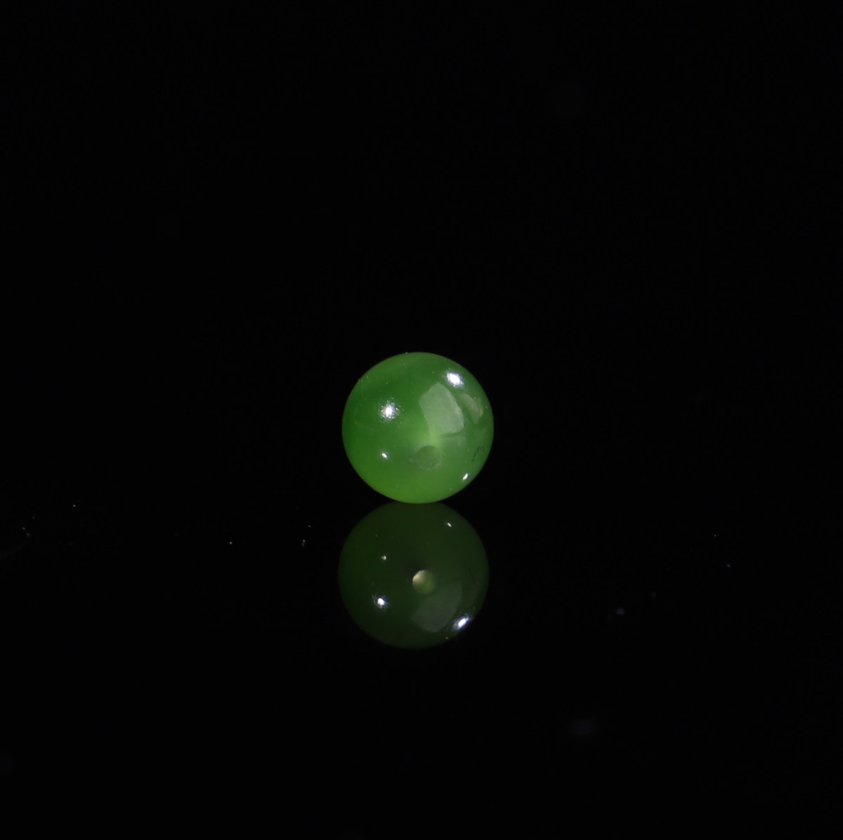 和田玉散珠俄料碧玉乌兰海苹果绿圆珠直径6mm 112号