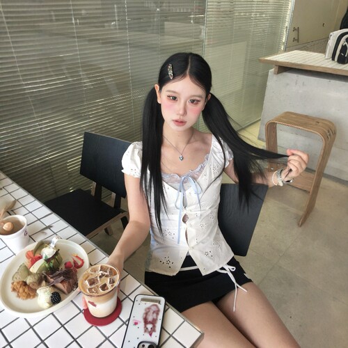 韩系甜美弹力泡泡袖蕾丝镂空花朵假两件短袖上衣女夏季设计感衬衫