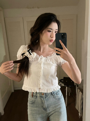 白色泡泡袖衬衫甜美风小众百搭