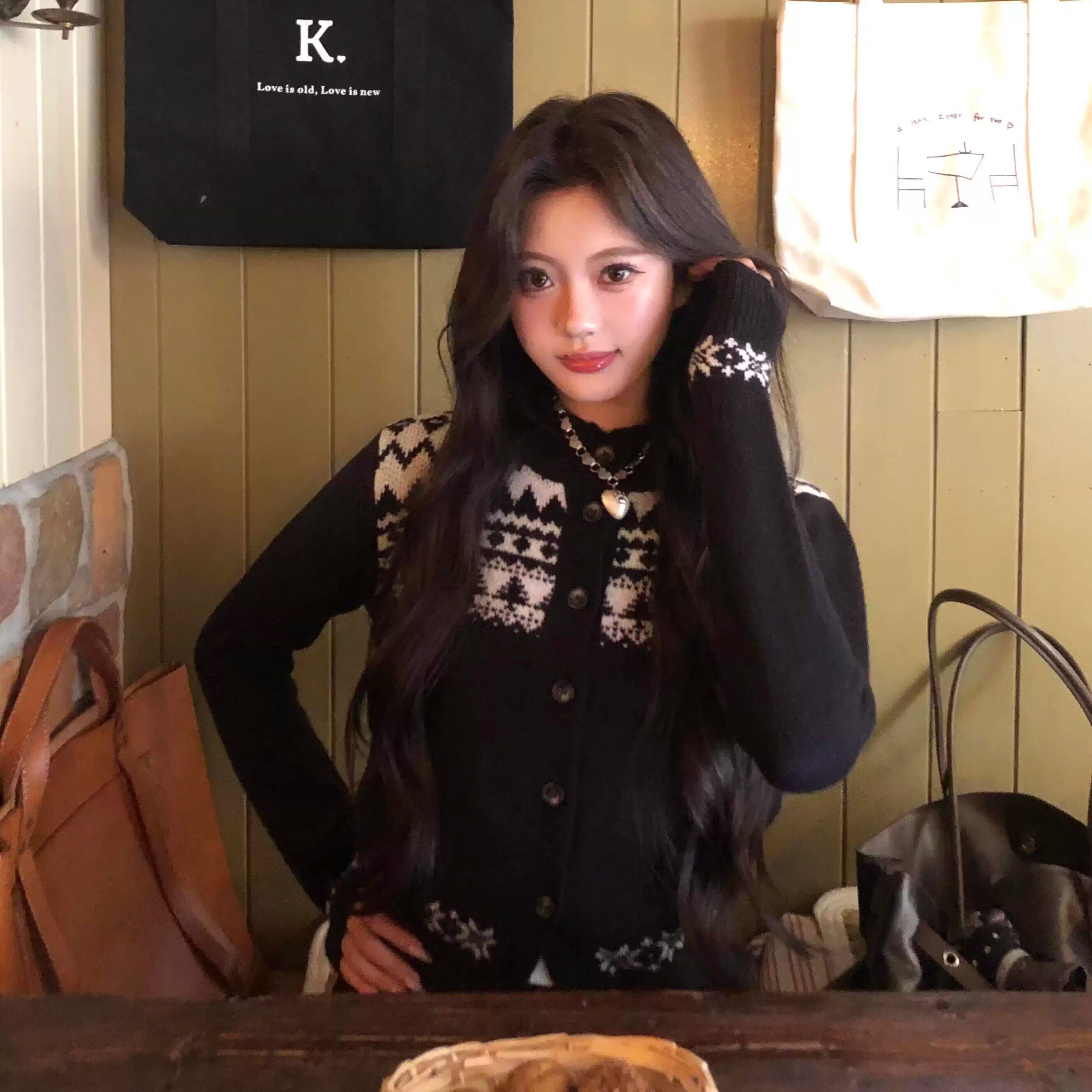 韩系费尔岛圆领开衫黑色毛衣2025冬季新款修身针织衫保暖短款上衣