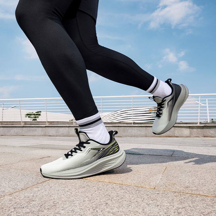 乔丹跑步鞋男2025冬季革面轻便缓震防滑运动鞋男鞋QDB023254225G