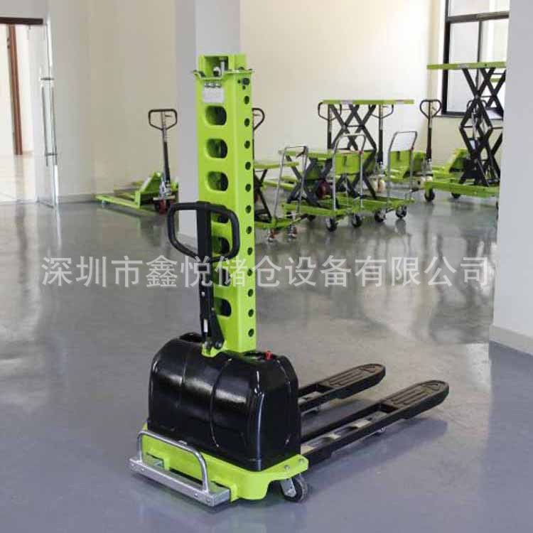 便携电动堆高车随车自体登高电动叉车500/1000kg搬运攀爬一体叉车