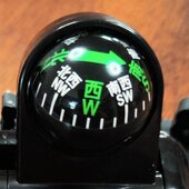 车载指南针高精度三合一汽车摆件车上指南球车用中控台罗盘方向仪