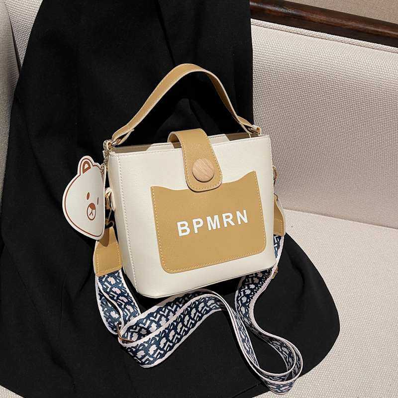 新品 今年流行小包包女秋2021新款潮时尚休闲宽带斜挎包单肩手提,箱包皮具/热销女包/男包,水桶包,淘宝优惠券,粉丝福利购,淘宝优惠卷