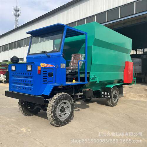 柴油动力三轮撒料车图片 喂料车工作视频25马力双绞拢式撒草车