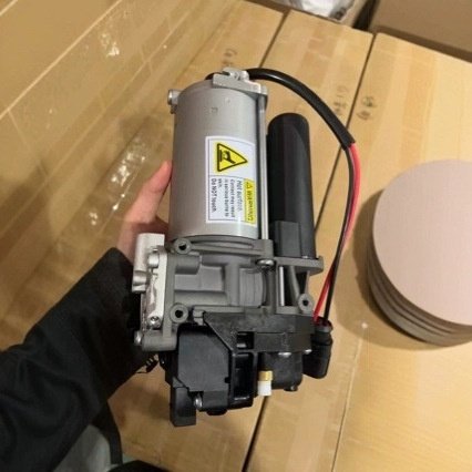 443020303空气悬挂打气泵443020303特斯1 拉