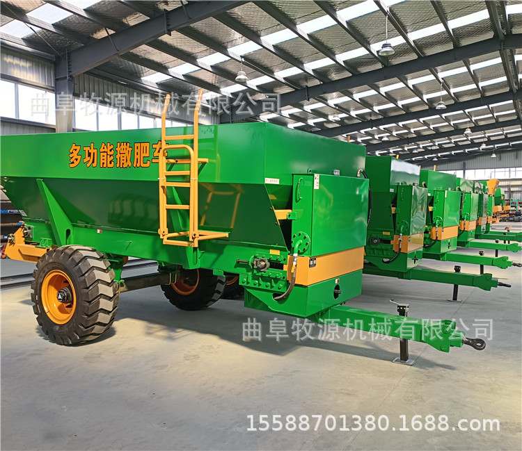 大型螺旋式撒肥车厂家 牵引式甩肥车 提高土壤水份撒粪机