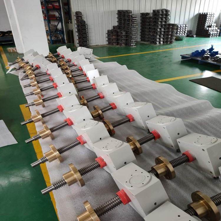 一藤品牌SWL滚珠丝杆升降机平台联动梯形丝杆蜗轮螺杆提升机