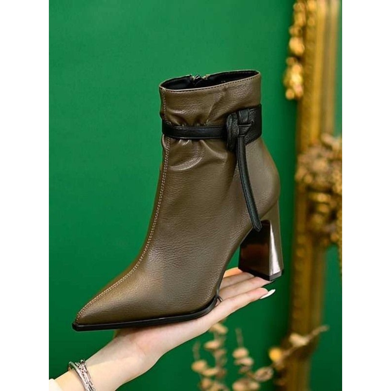 高跟短靴女2025秋冬新款尖头粗跟时装靴皮带扣拼色气质百搭马丁靴