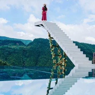 网红天梯景区公园打卡拍照背景楼梯户外浪漫婚庆摄影云梯美陈装置